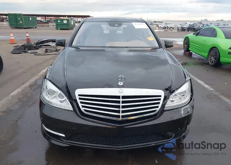 2010 Mercedes-Benz S 550 z USA, uszkodzony, nr VIN WDDNG7BB5AA331814